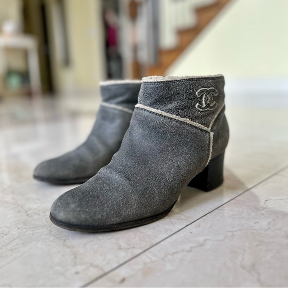 Chanel CC Grey Shearing Ankle Boots Booties 38.5 - Picture 2 of 9